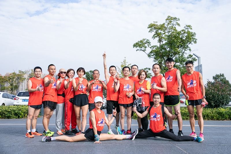 戰(zhàn)馬跑團對抗賽，為熱愛全力開跑！